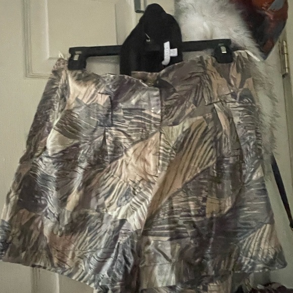 100% Silk L’Agence shorts size 6 - Picture 5 of 13